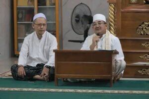 Bupati Anwar Sadat Berikan Bantuan Kursi Roda di Safari Subuh